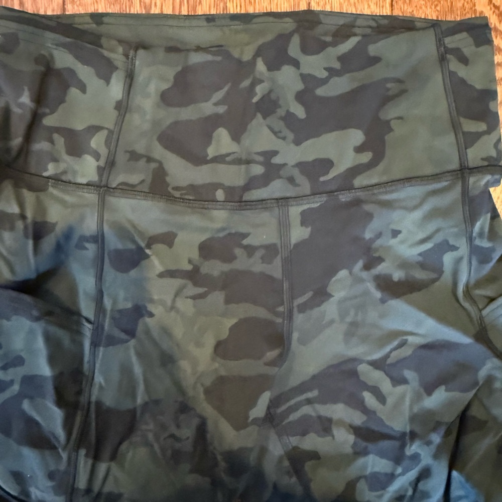 NWOT Camo Lululemon Biker Shorts - Picture 3 of 4